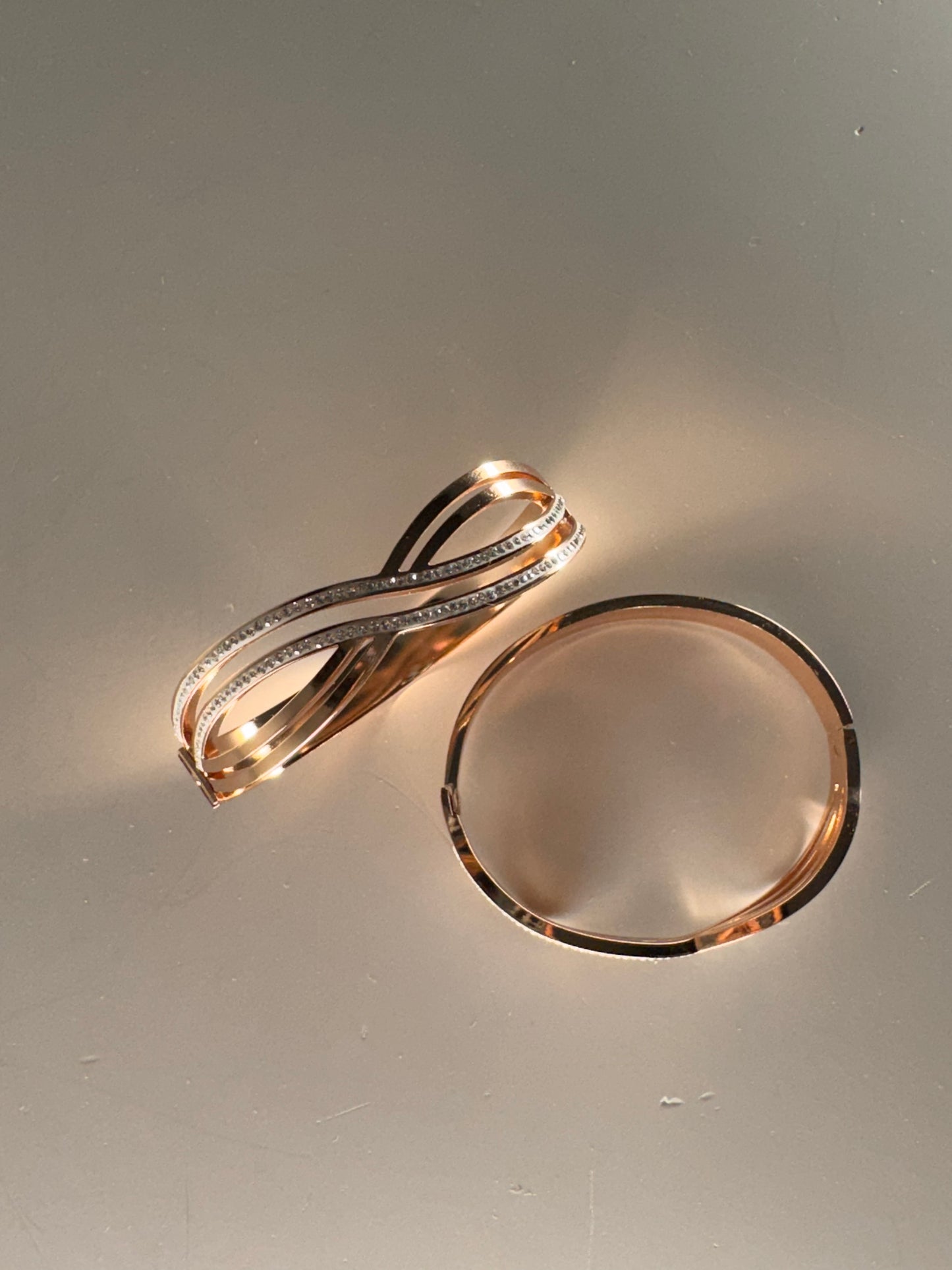 Radiant Rose Gold Twist Bracelet – A Beautiful Touch for Any Look