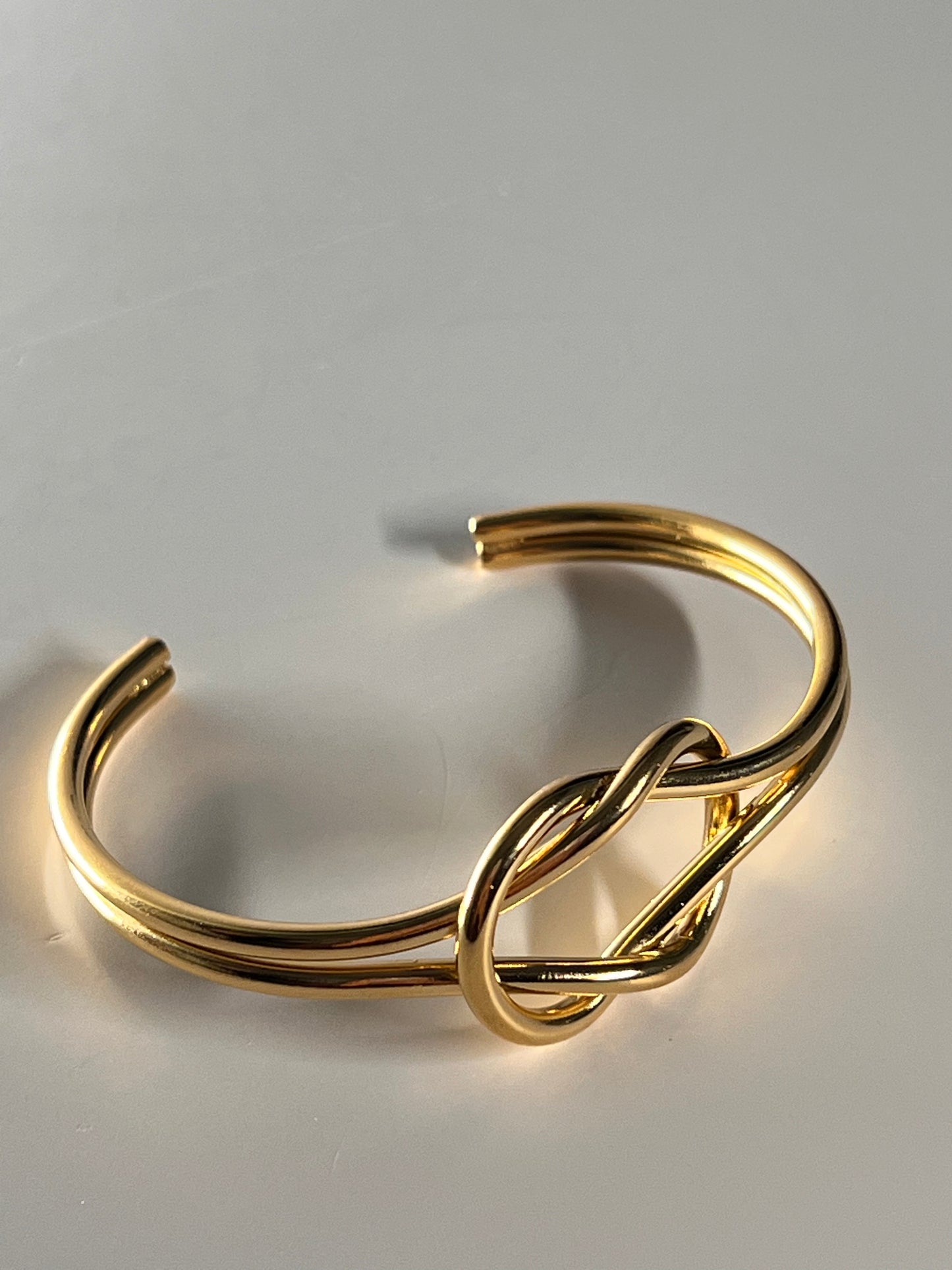 Golden Knot Cuff – A Timeless Symbol of Unbreakable Bonds