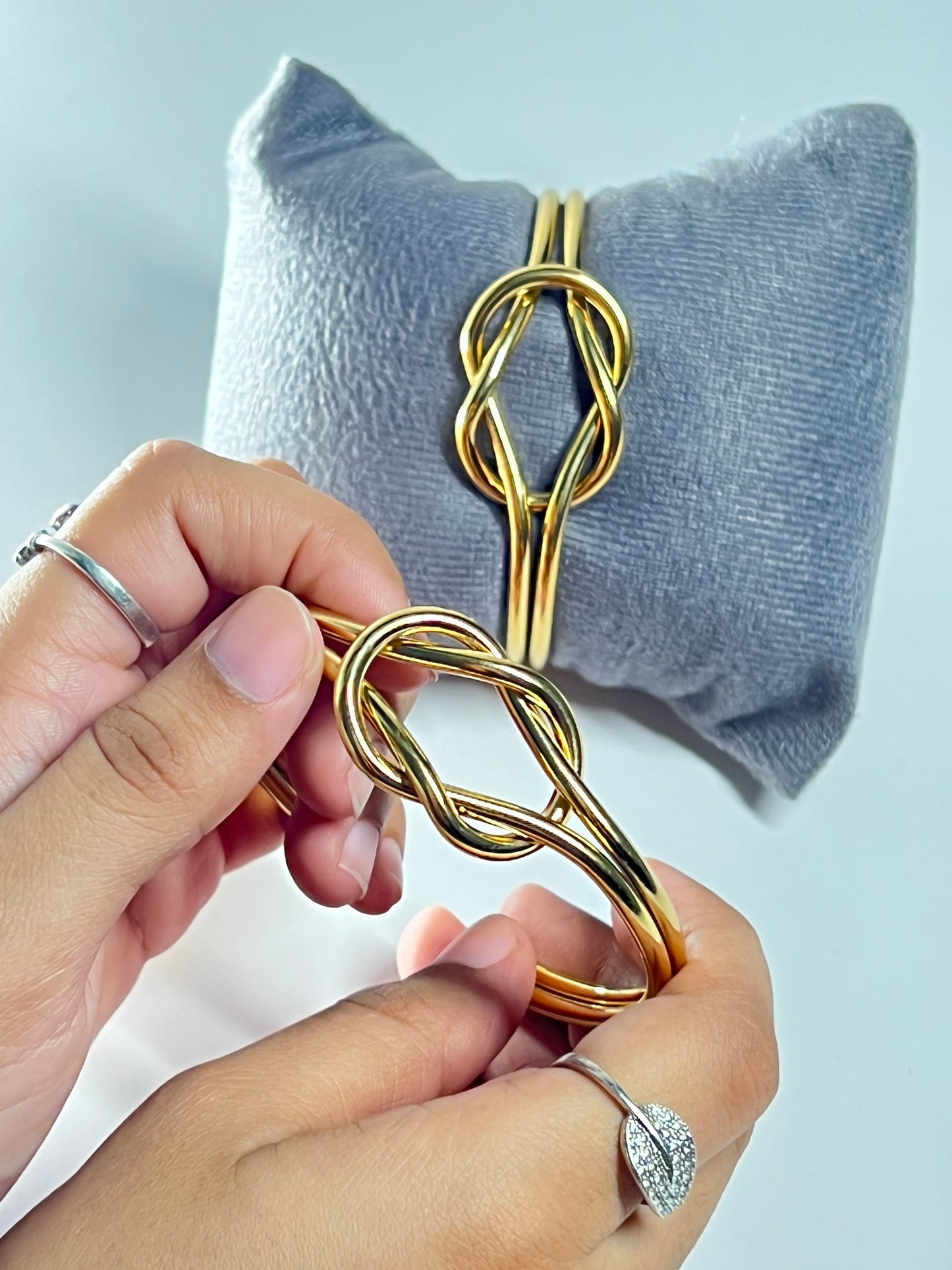 Golden Knot Cuff – A Timeless Symbol of Unbreakable Bonds