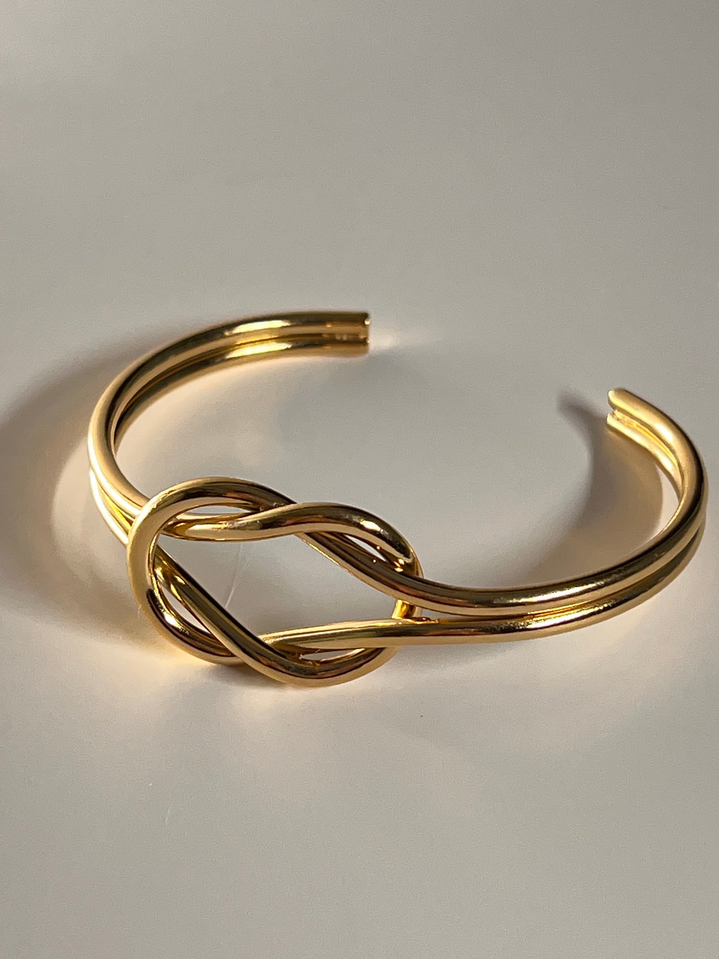 Golden Knot Cuff – A Timeless Symbol of Unbreakable Bonds