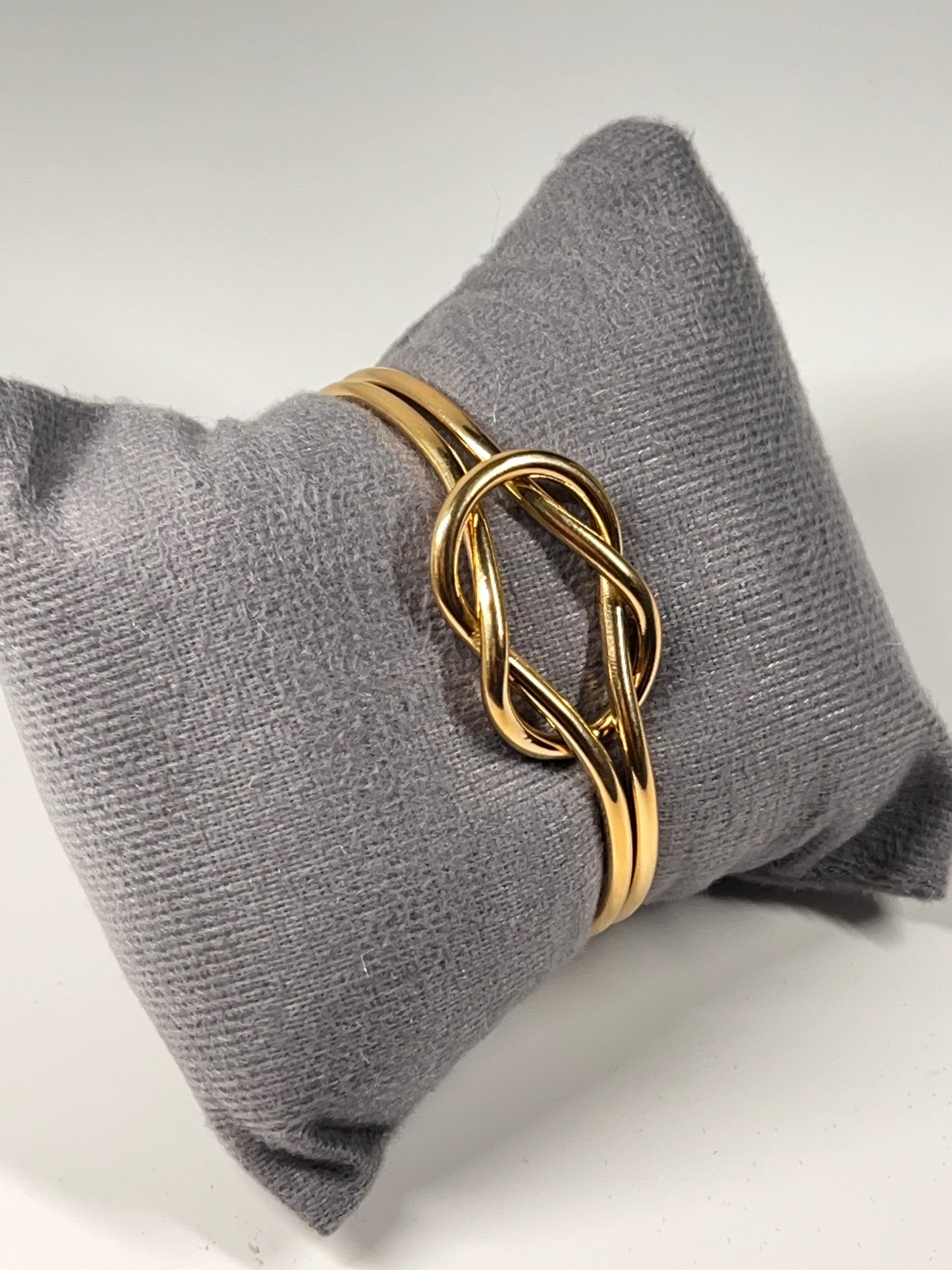Golden Knot Cuff – A Timeless Symbol of Unbreakable Bonds